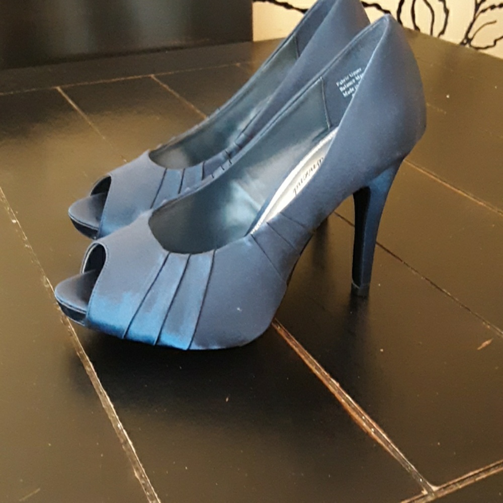Heels - Picture 2 of 4